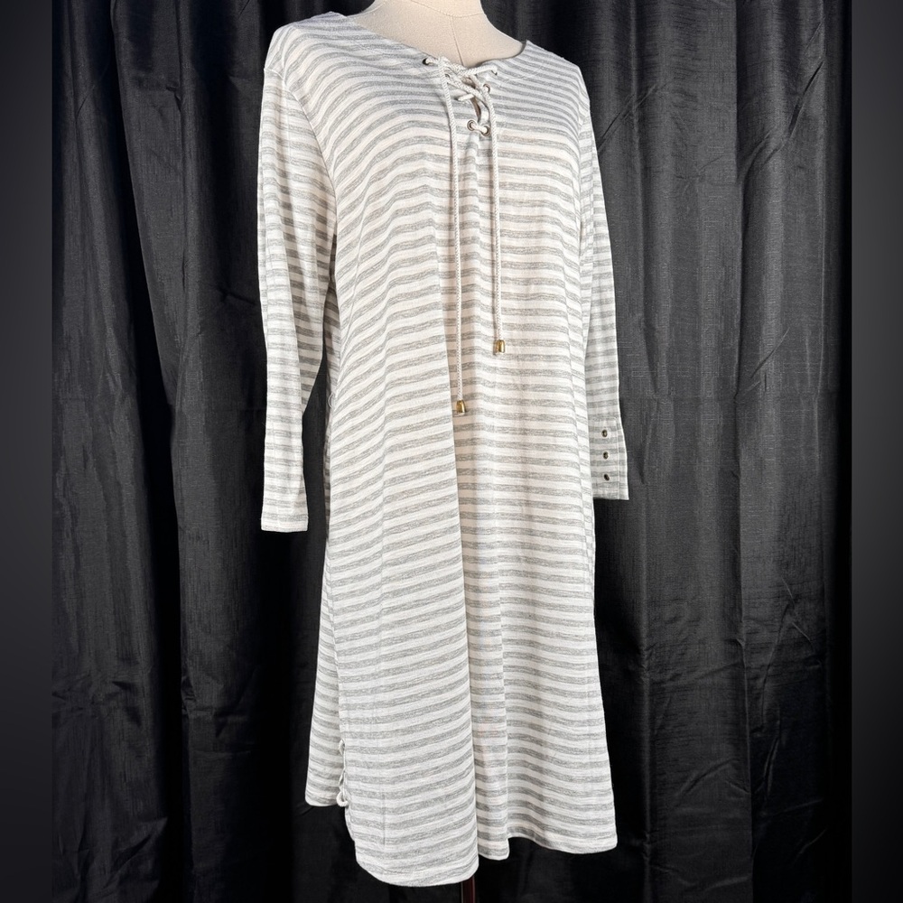 (L/XL) Simply Noelle Gray and White Horizontal Striped Tunic